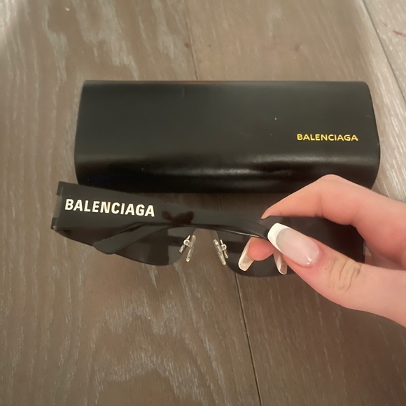 BALENCIAGA MONO RECTANGLE SUNGLASSES IN BLACK - Picture 3 of 11